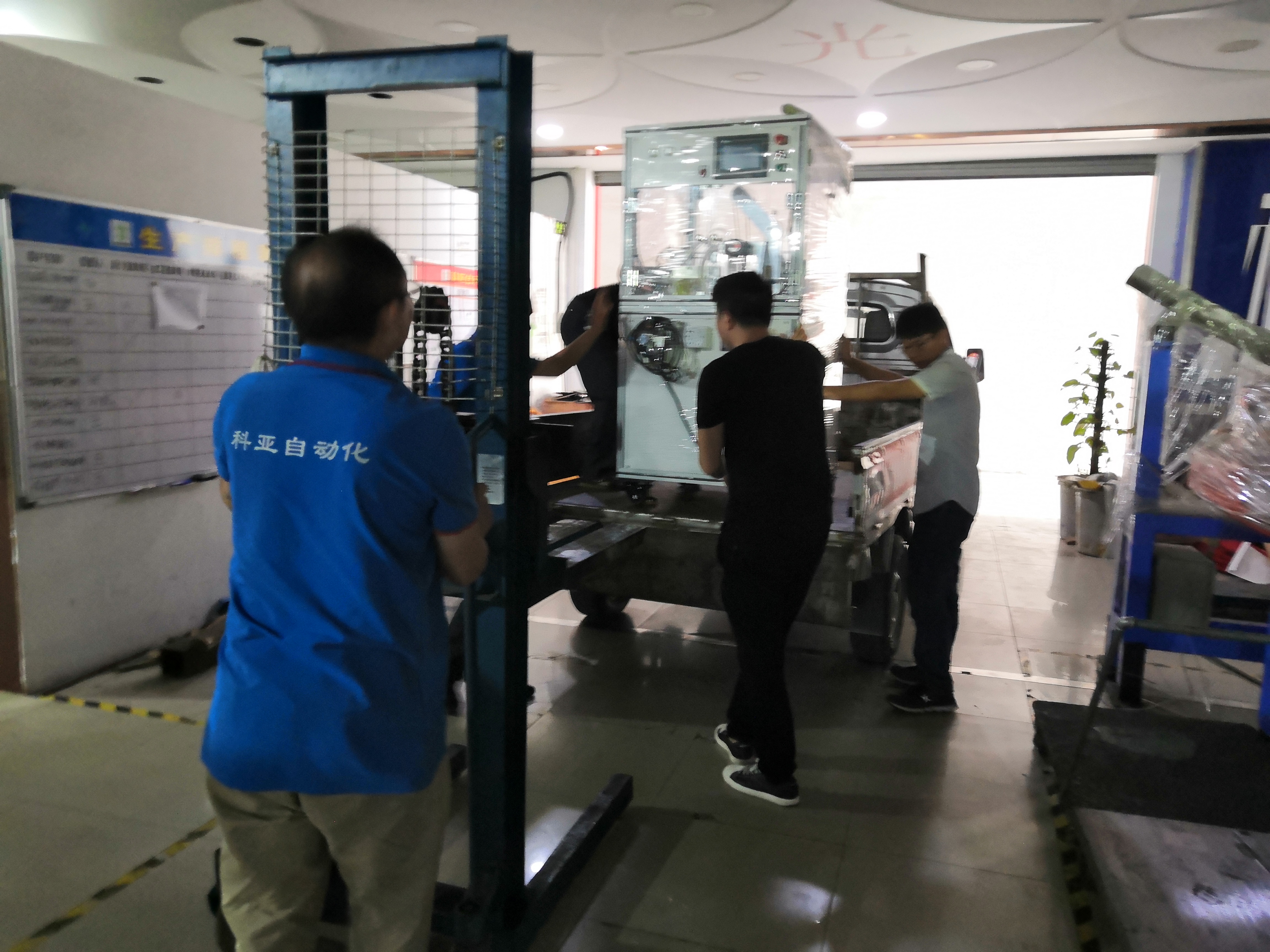 又一臺散熱片全自動貼標簽機出貨